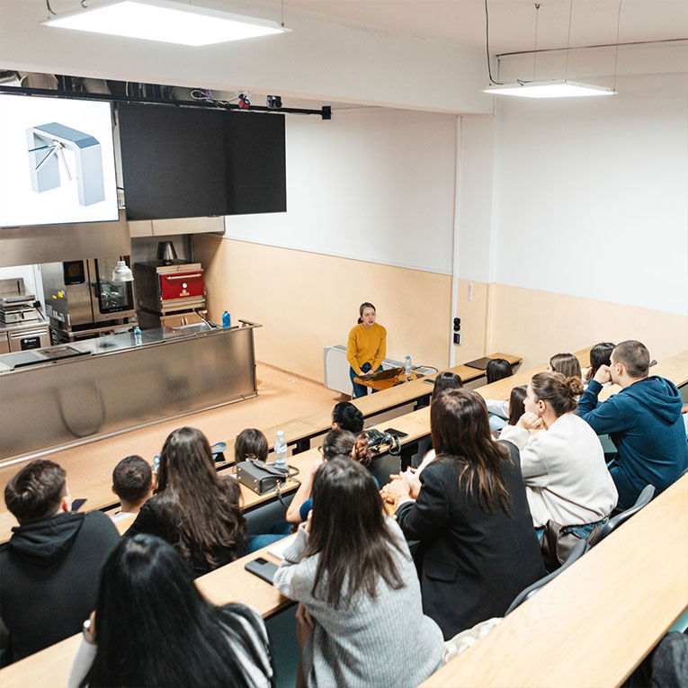 Აკადემია 1